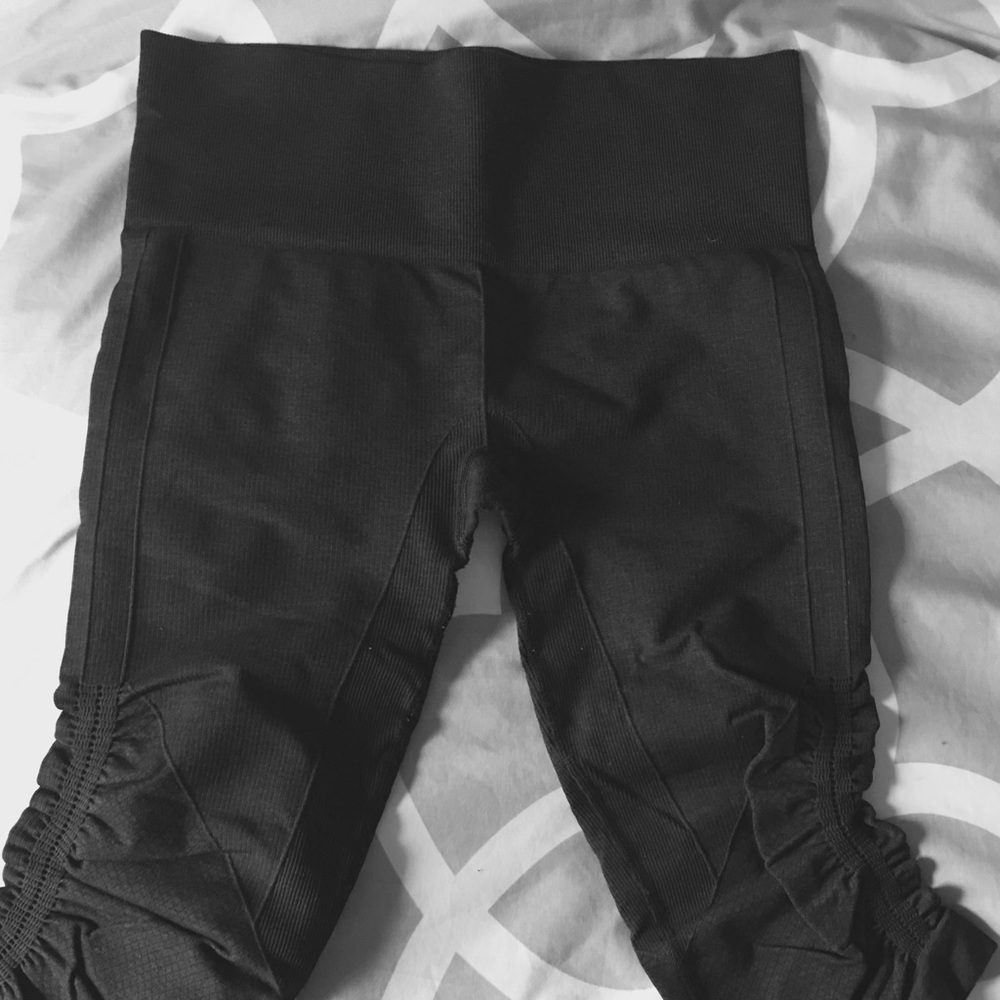 Lululemon crops size 4